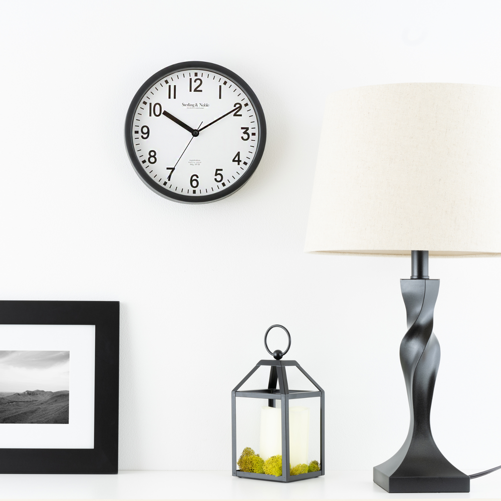 NEW 8.78" Basic Indoor Analog Round Modern Wall Clock, Black (FAST SHIPPING)