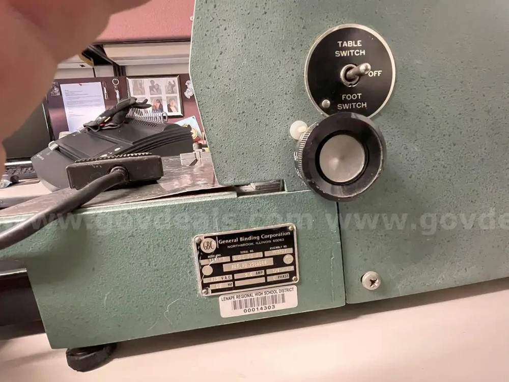 GBC Binding 111PM Spiral Binding Paper Punch