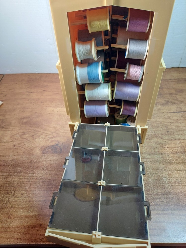 Vintage Folding Sewing Box Caddy 50 Spool Thread Bobbin Organizer