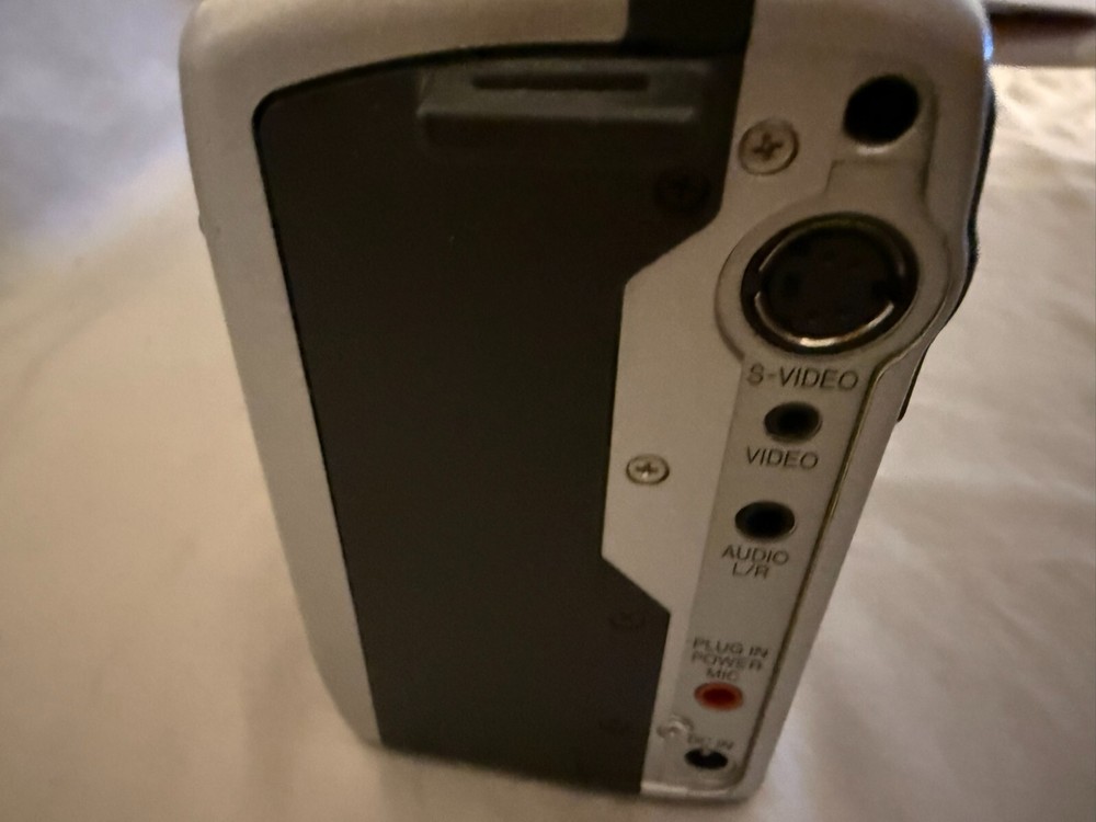 SHARP VL-H880 Viewcam Camcorder Handheld Hi-8 Video Camera