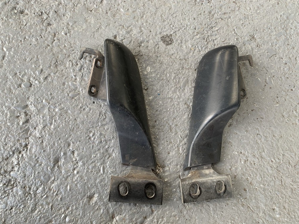 Scania  Grill Hinges