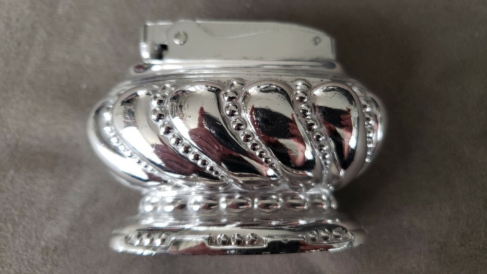Vintage 1950´s RONSON CROWN TABLE LIGHTER Silver Plated.