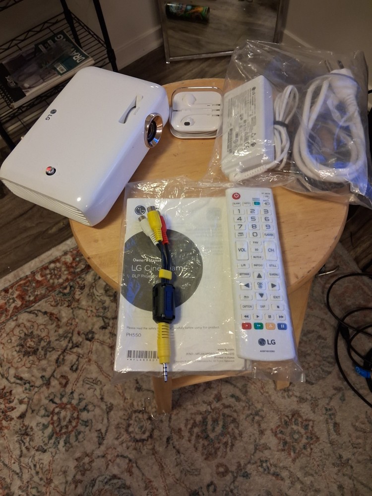 LG Cinabeam PH550-NA  Bundle