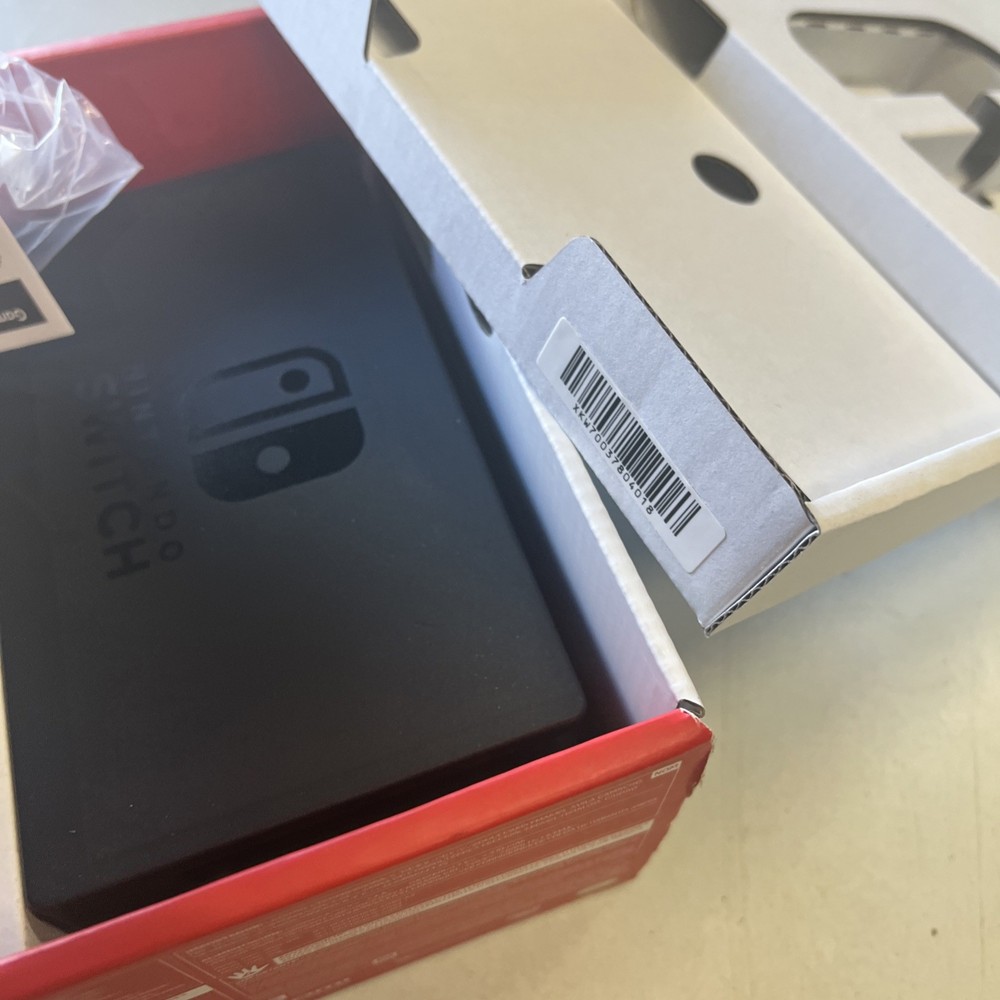 nintendo charger and switch box / NO SWITCH