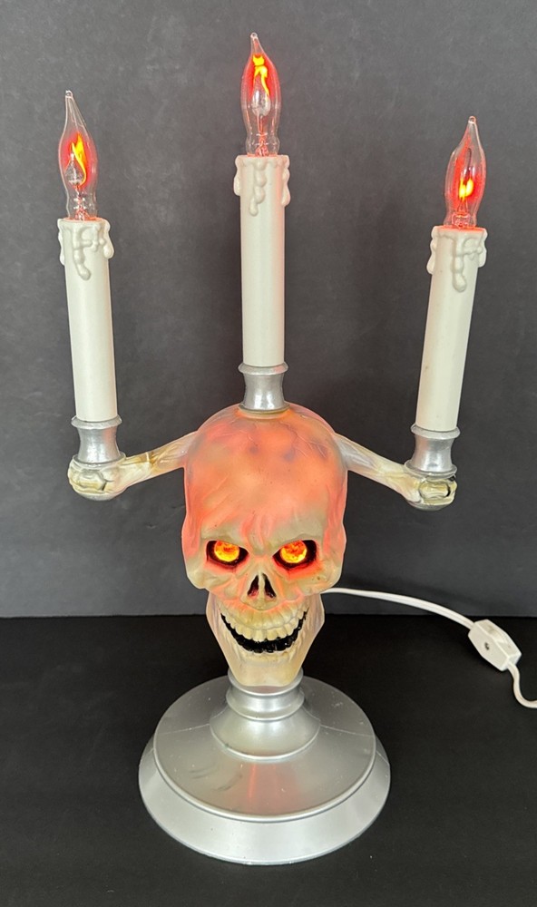 Haunted Skull Candelabra Flicker Halloween Light 1994 HallowScream Original Box