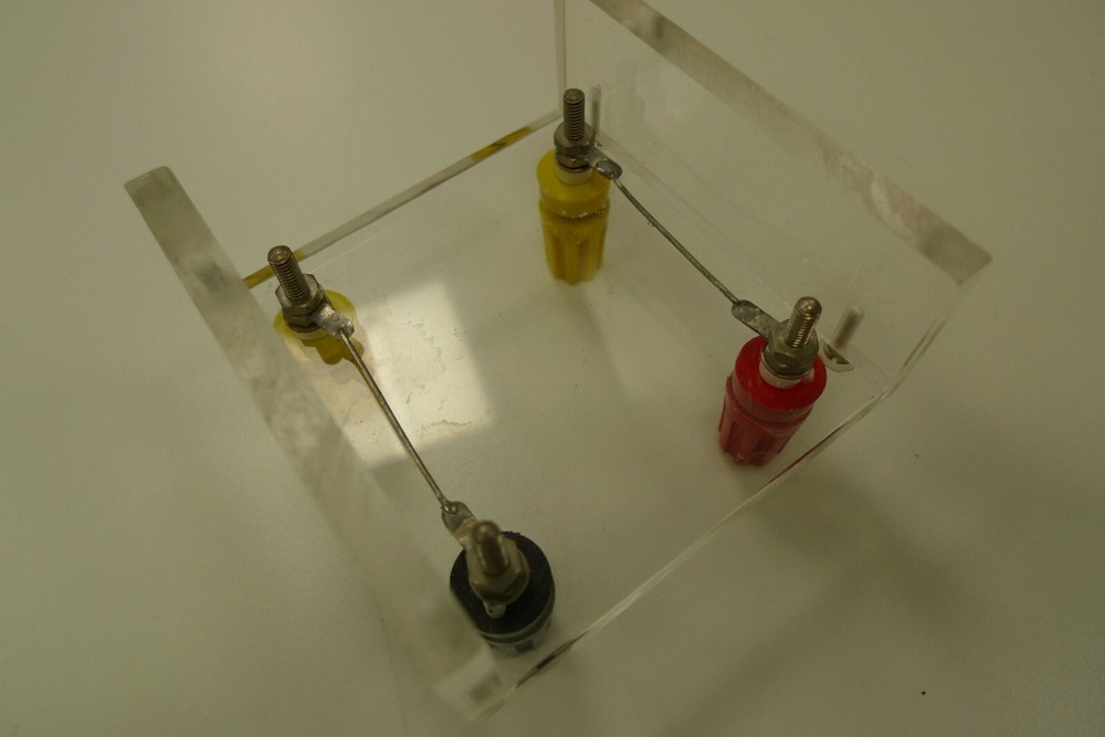 Terminal Sockets 4MM Irwin Perspex Block Electronics Physics Lab Apparatus