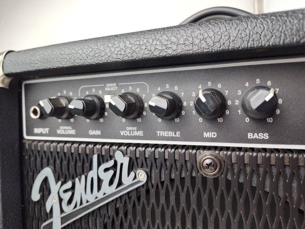 AMP + 1 Mic - Fender Frontman Pr241 Amp, READ BELOW