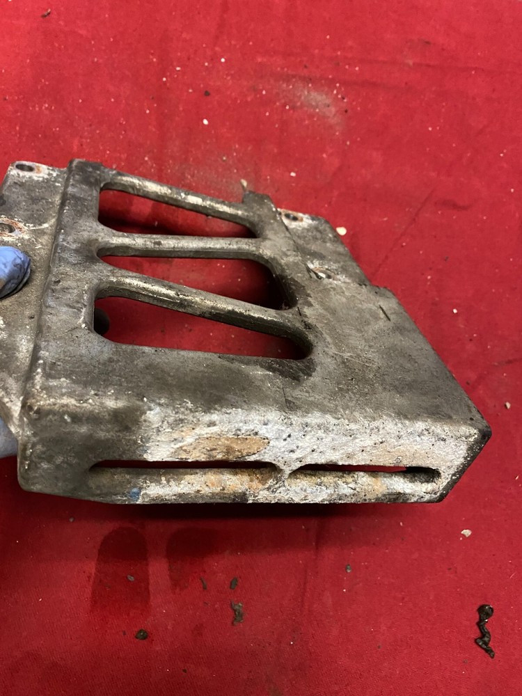 PETERBILT HOOD HINGE 13-04730 R, PASSENGER