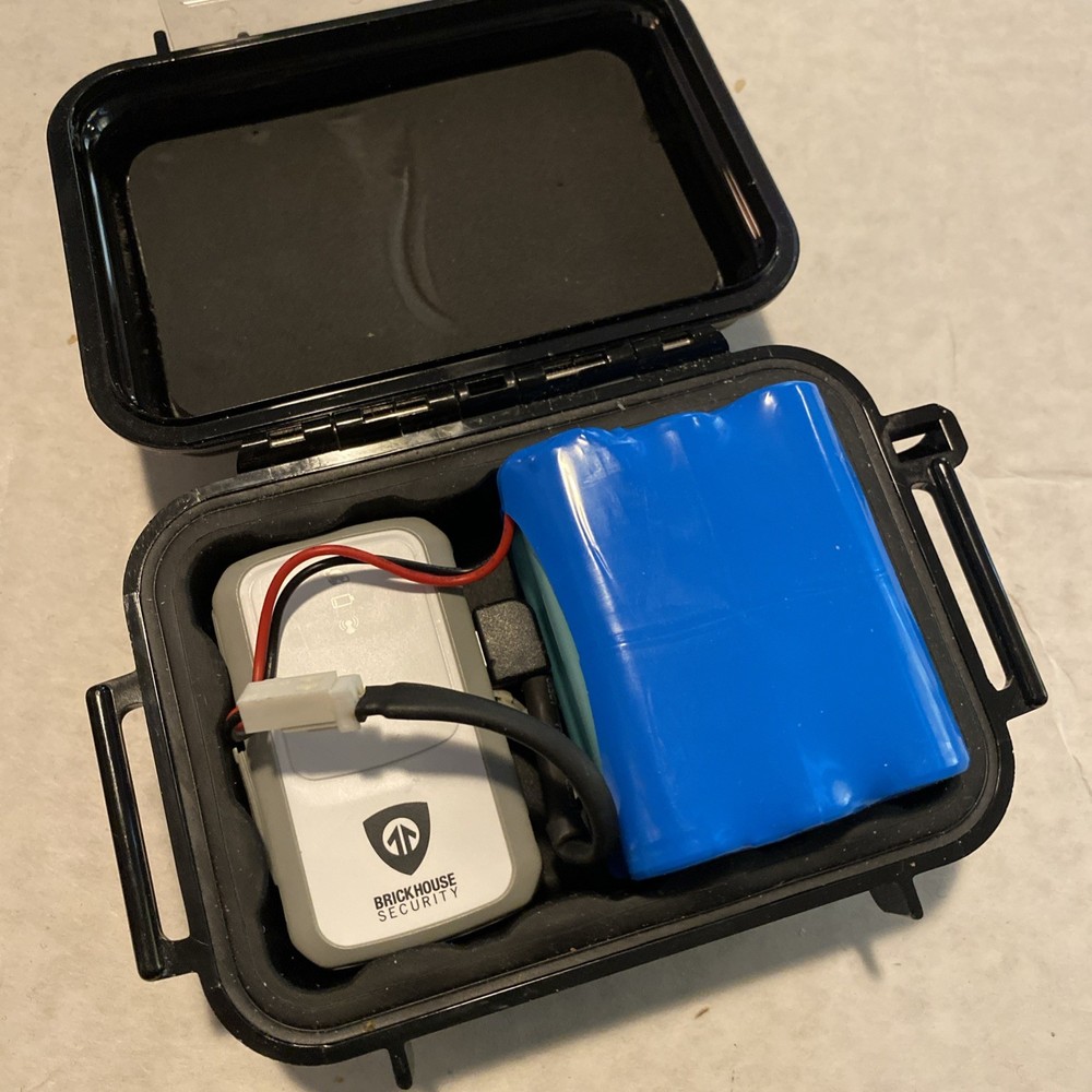BrickHouse Security Model GL200 GPS Security Tracker and HD magnet case