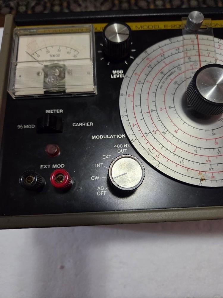 B&K PRECISION SOLID STATE MODEL E-2000 SIGNAL GENERATOR (AS IS, NOT WORKING)