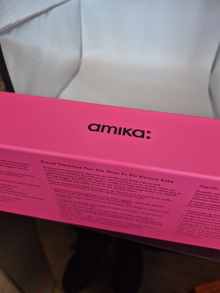 Amika: Blowout Babe Thermal Brush