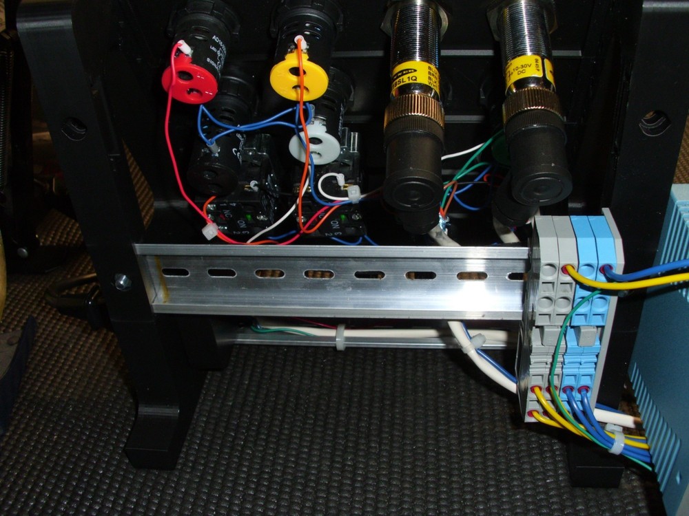 Allen-Bradley Micro850 Programmable CCW PLC Trainer Kit with Panelview 800
