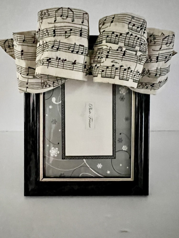 HANDMADE 5x7 PAPER MACHE 🎀 BOW MUSICAL 🎼NOTE 🎼 PICTURE FRAME