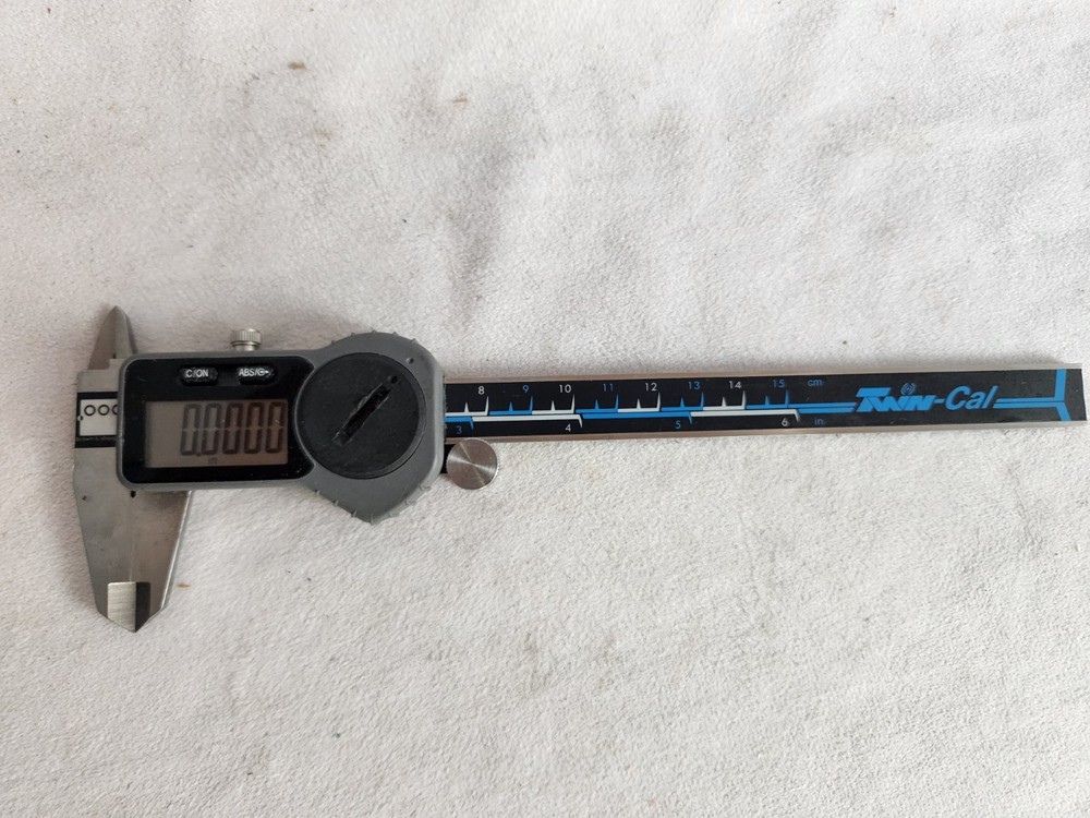 Brown & Sharpe Twin-Cal Digital Caliper 6" 150mm