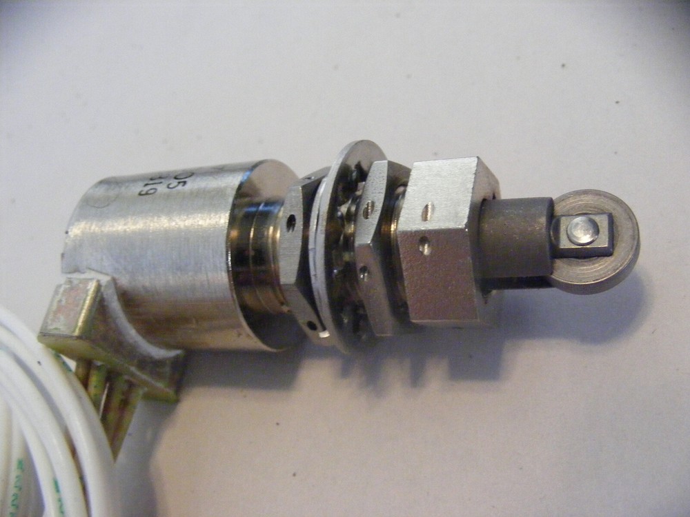 Licon Roller Switch 5930-00-417-3819 (bin1)