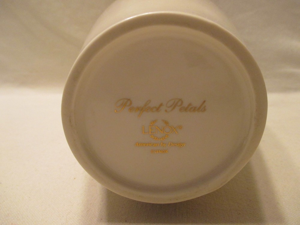 Lenox Perfect Petals Medium 10" Vase with Box