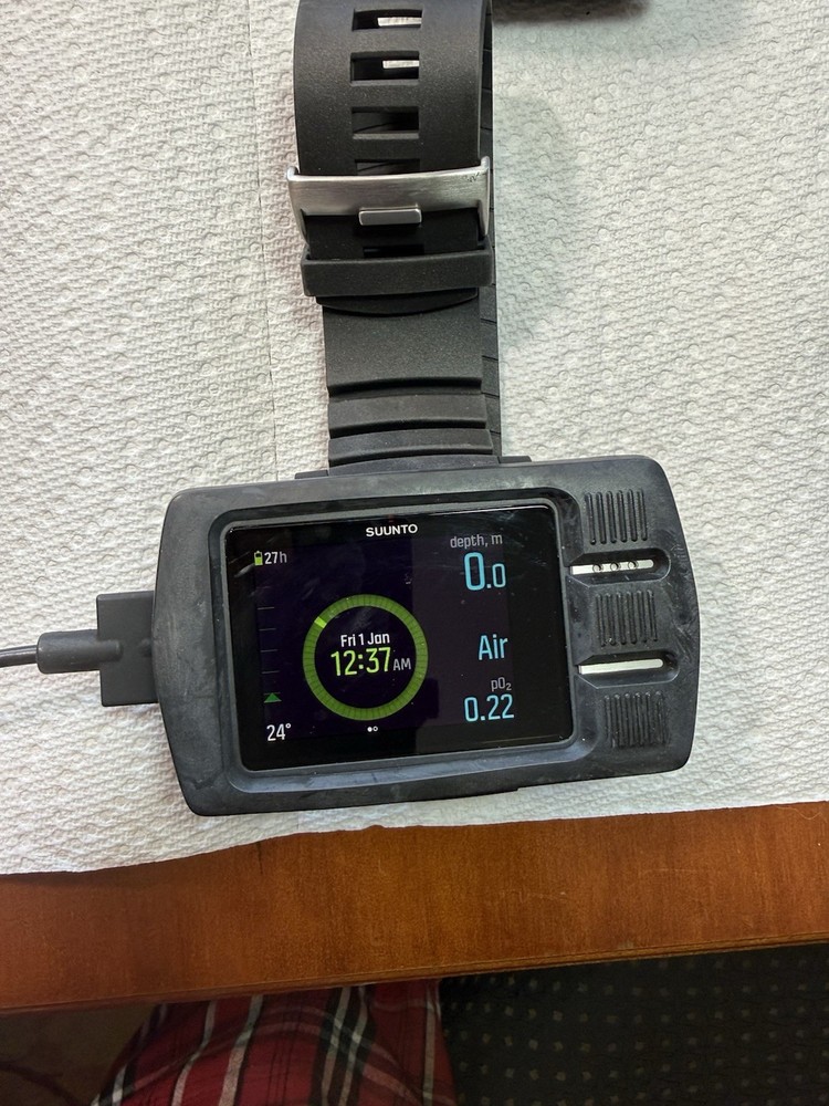 SUUNTO EON STEEL DIVE COMPUTER WITH TWO TANK PODS