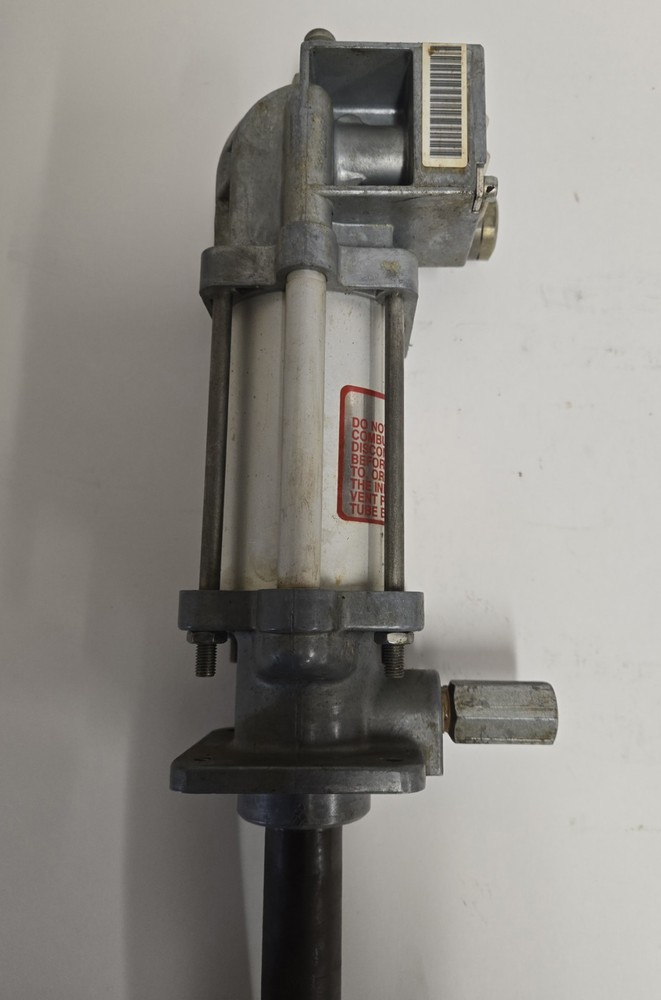 LINCOLN PNEUMATIC GREASE PUMP