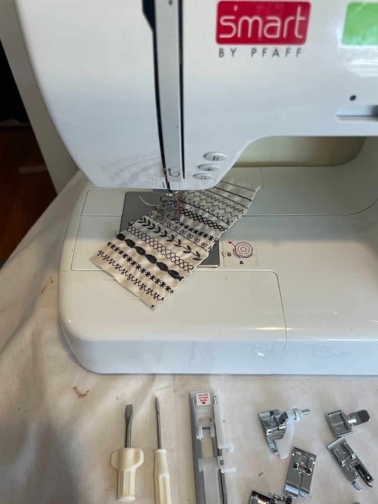 Pfaff Smart 200c Computerized Sewing Machine – 40 Stitches