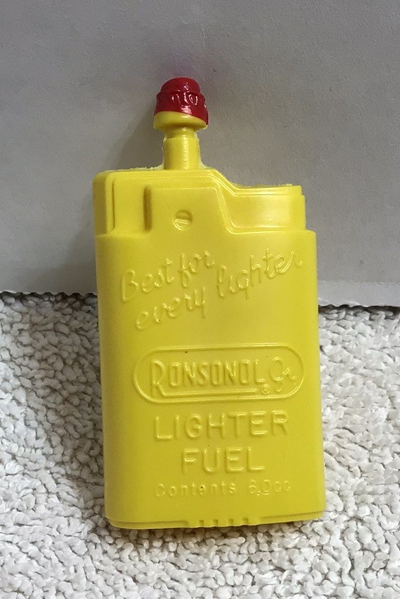 Vintage Ronson typhoon lighter in original box == Untested ==