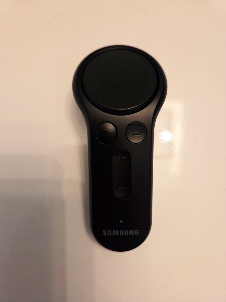 Samsung SMR324 Gear VR with Controller - Black