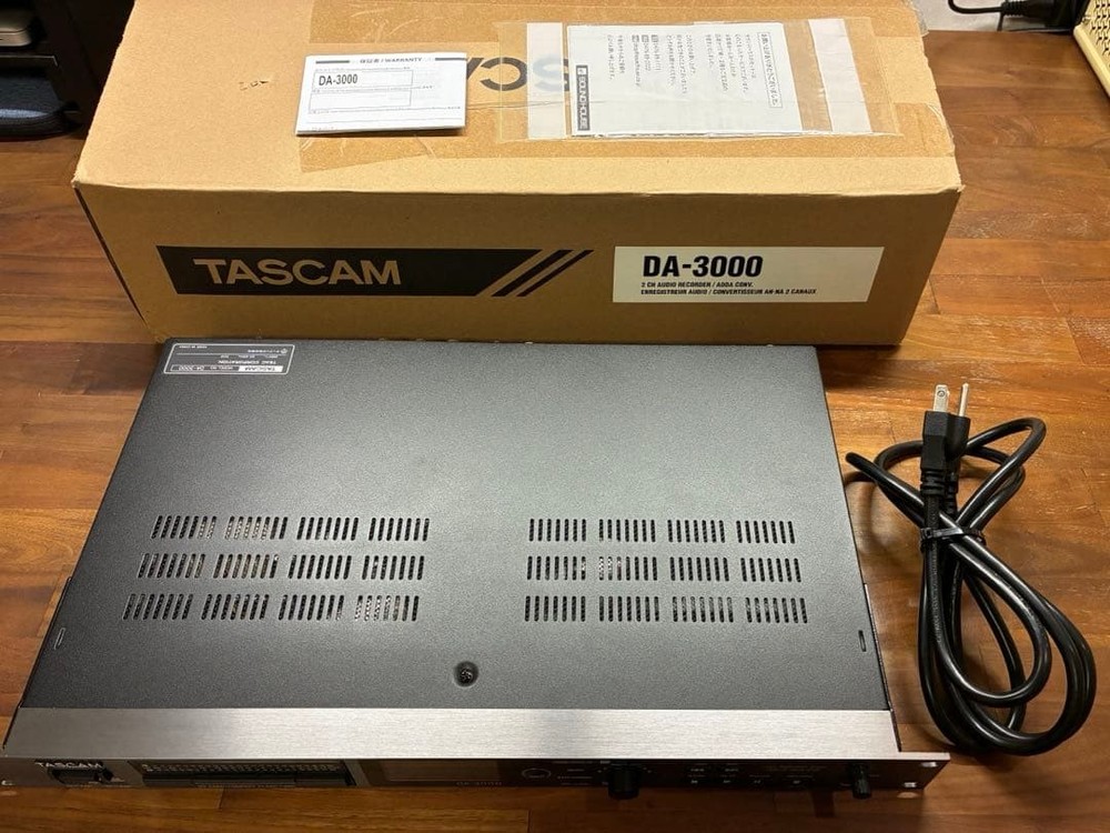 TASCAM DA-3000 Digital Solid State Audio Master Recorder Converter
