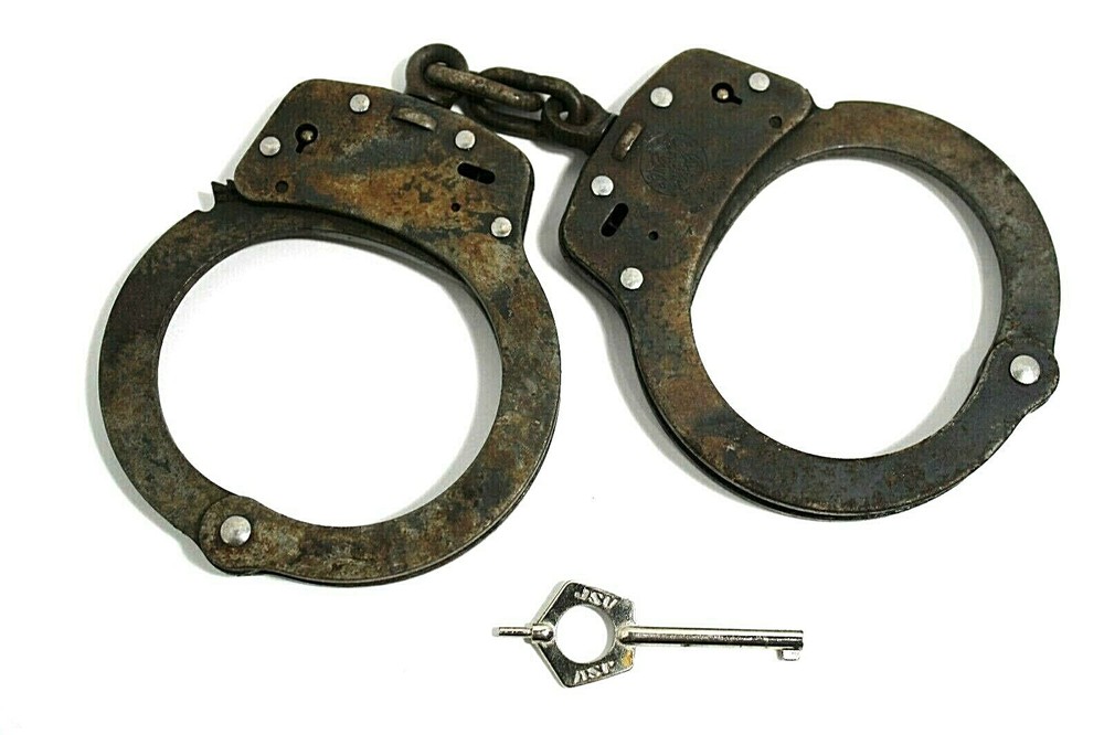 Smith & Wesson M100-1 Handcuffs With Key