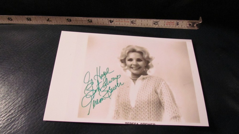 Tereasa Brewer signed Photo (3)