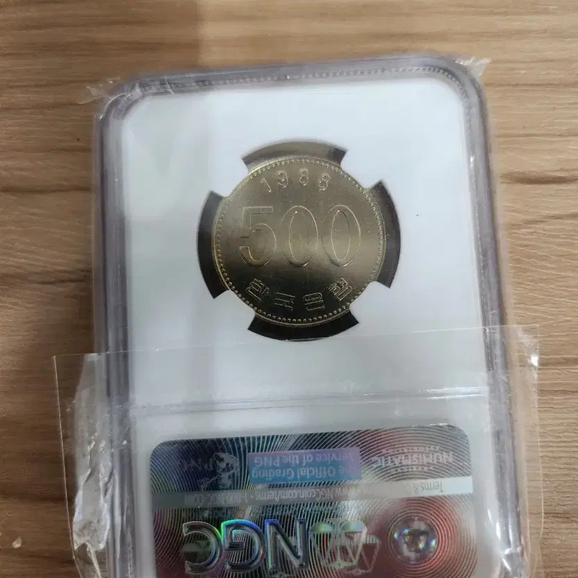 1988 500 Won Commemorative Coin Grade 65 in Case