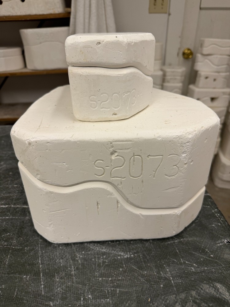 VINTAGE SCIOTO CERAMIC MOLD #S-2073 A & B SITTING SQUIRREL