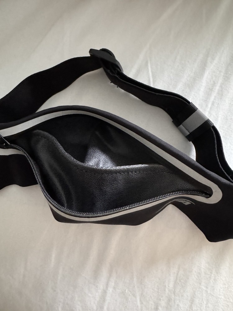 Avia Running Belt With Expandable Pocket
