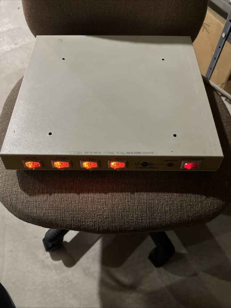 Tripp Lite CCI 6-12 Transient Voltage Surge Suppressor 6-Outlet Command Console