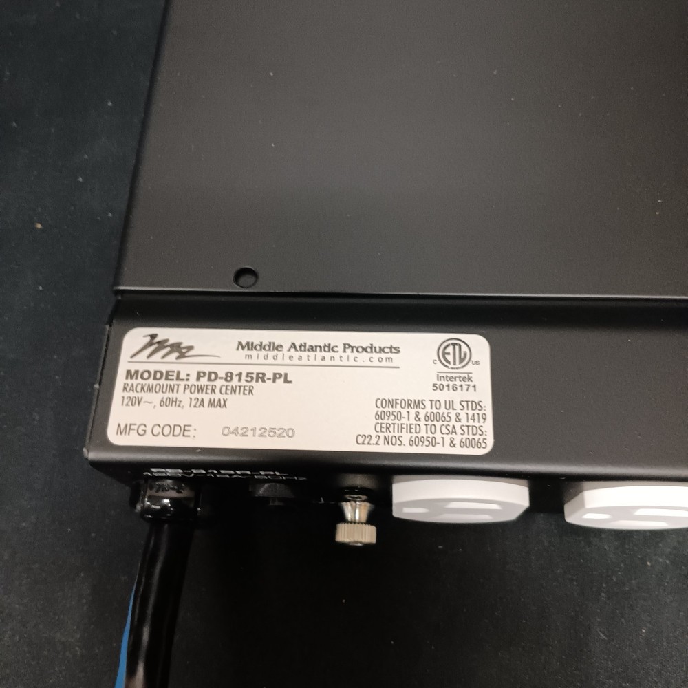 middle Atlantic 15 AMP Horizontal Power Strip, 8 Outlets Basic Surge