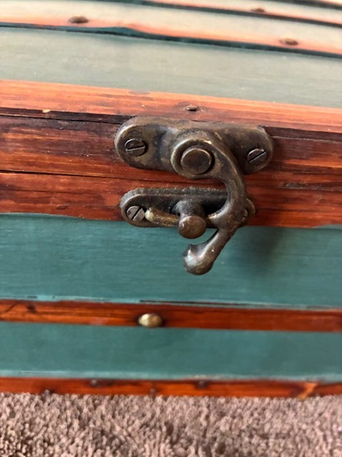 Vintage Primitive, Decorative Mini-Trunk