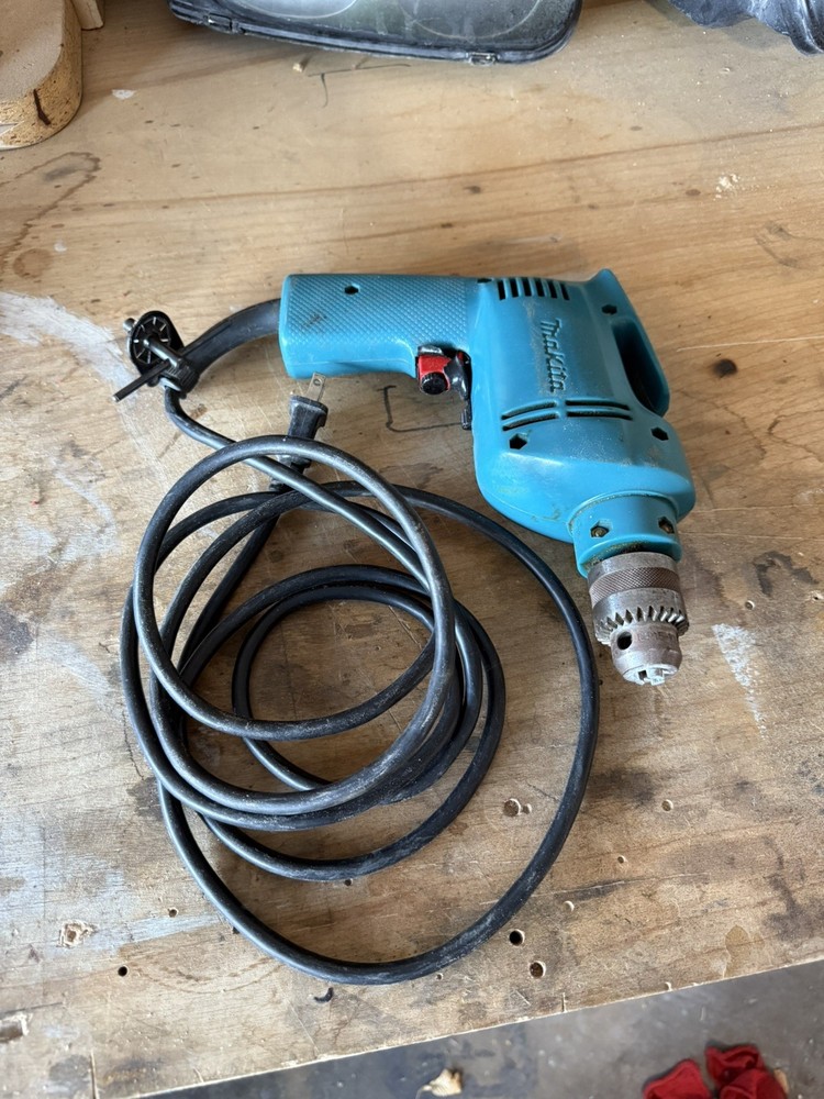 MakitaDP3720 10mm Variable Speed Drill