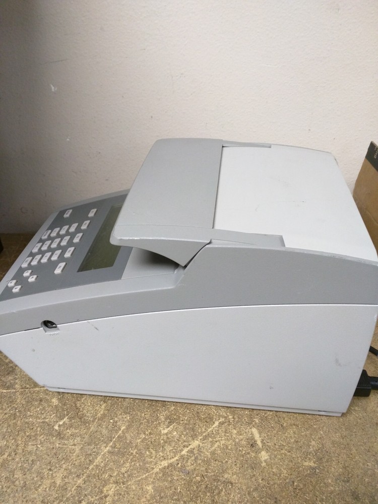 Applied Biosystems (Model 2720 ) PCR Thermal Cycler POWERS ON