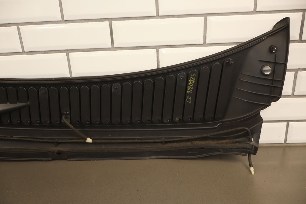 2002 Ford F350SD Front Windshield Cowl Vent Panel