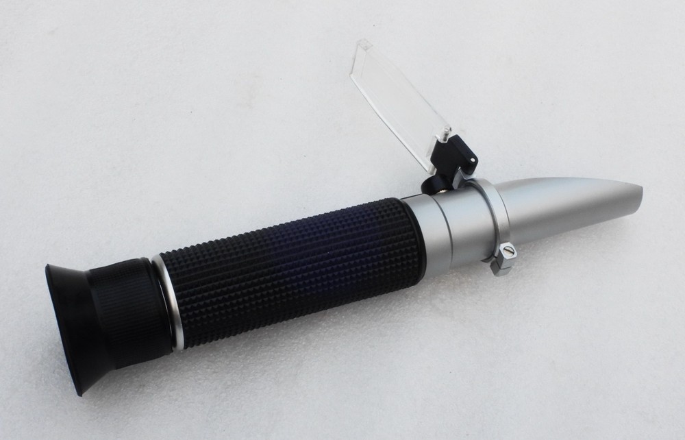 NOS ATC PORTABLE COMPACT HAND HELD REFRACTOMETER DEVICE WITH CASE