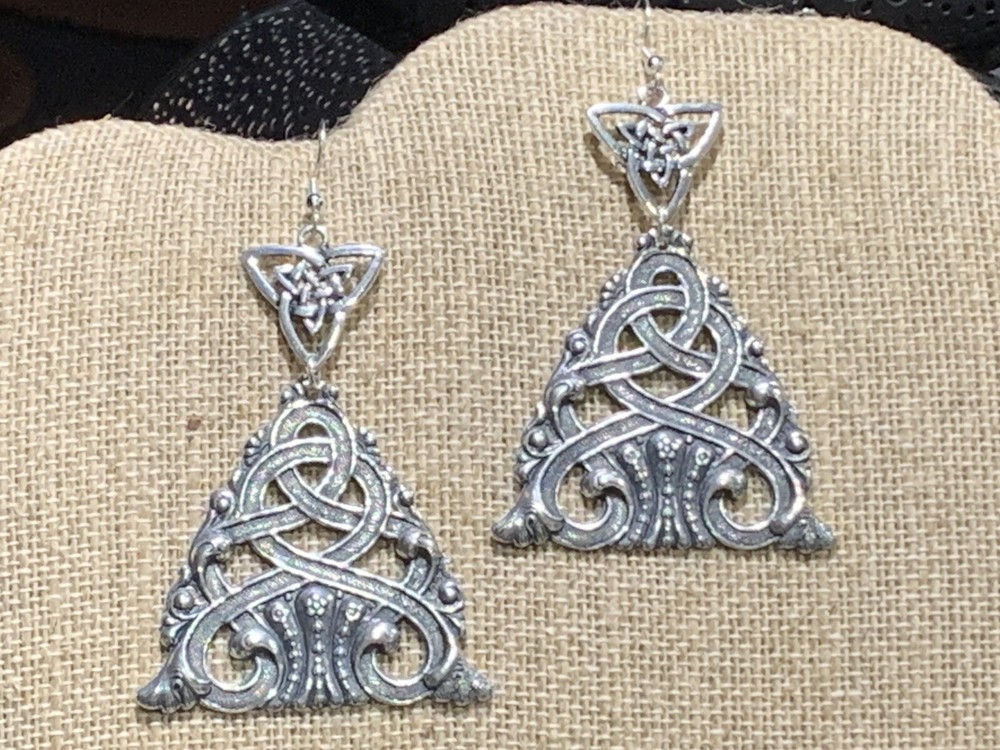 50% *Off *HANDCRAFTED BOLD TRIANGULAR CELTIC SHIELD & TRIQUETRA EARRINGS.SILV
