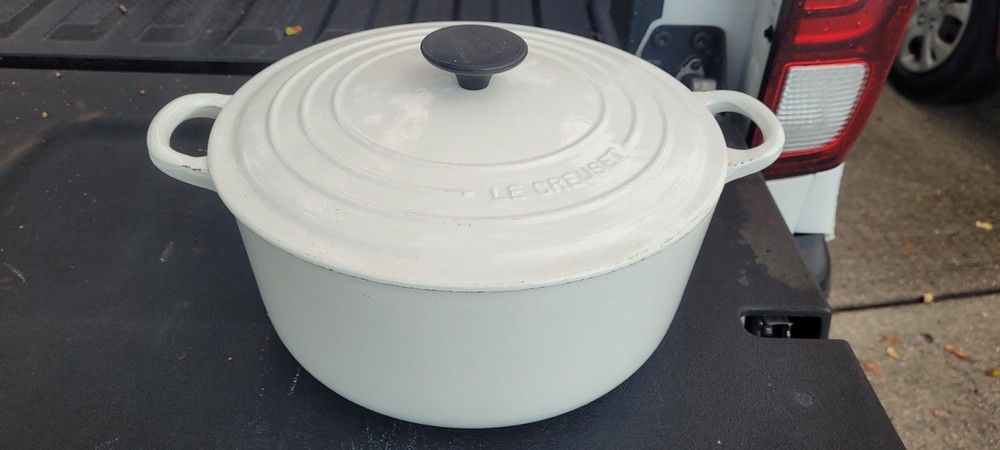 Le Creuset White 28CM Dutch Oven