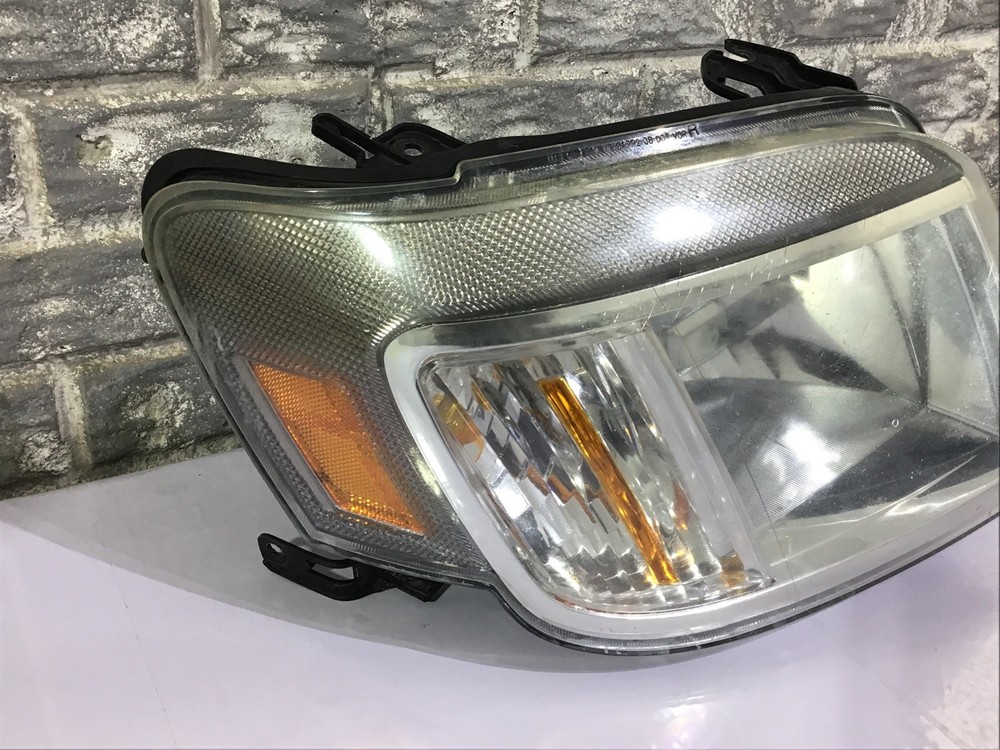 2008-2011 Mercury Mariner Headlight Right (Passenger Side) OEM, COMPLETE.