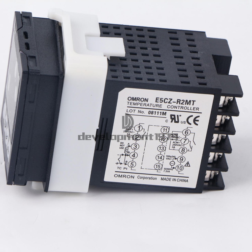 One Omron E5CZ-R2MT Temperature Controller 100-240VAC E5CZR2MT New