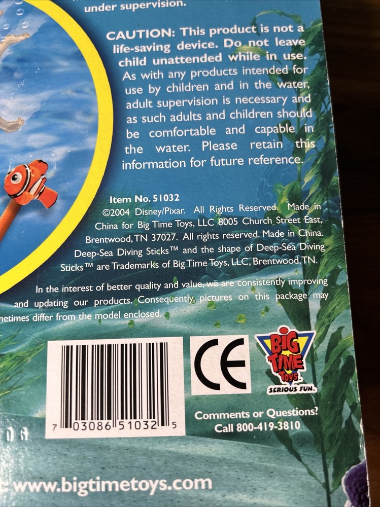New Sealed 2004 Finding Nemo Pool Toy Diving Sticks Crush Bruce Dory