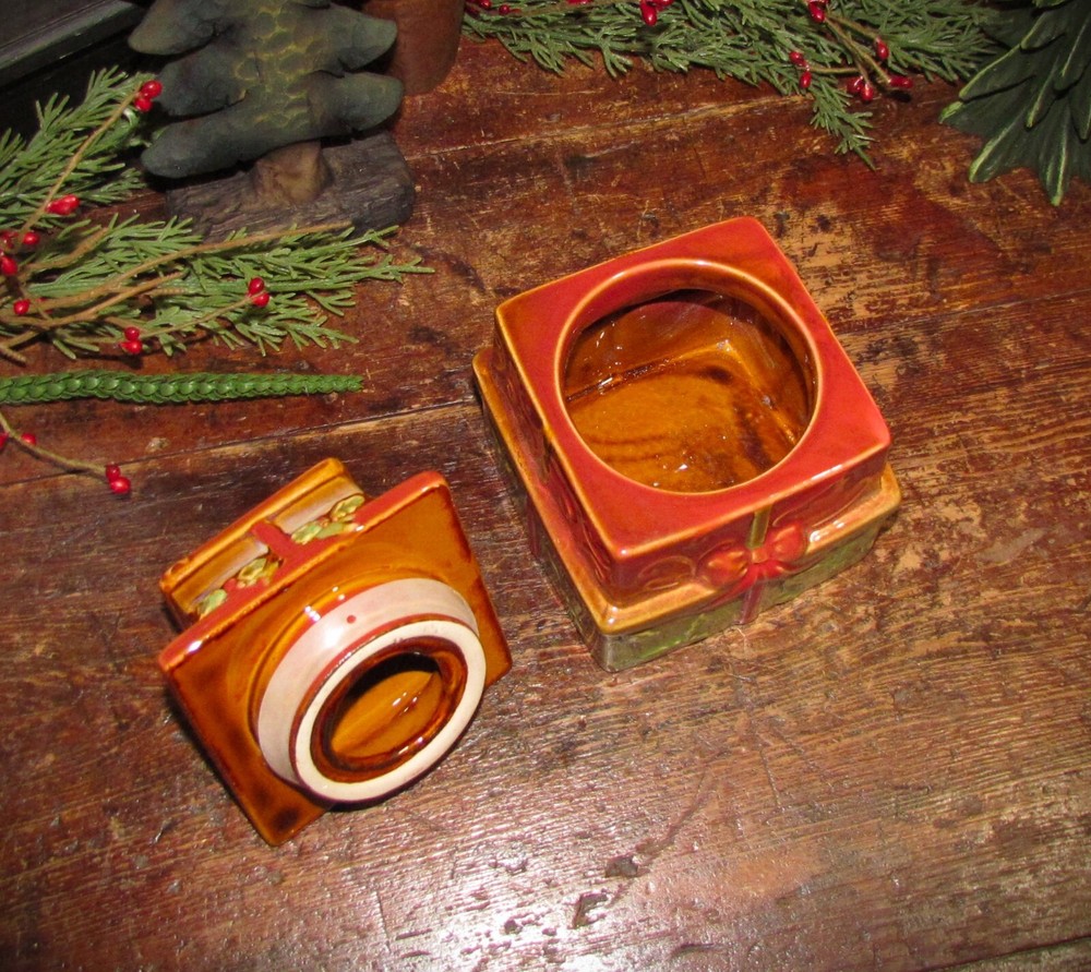 Prim Vtg Glazed Ceramic Christmas Wrapped Gift Present Stack Cookie Jar Gibson ?
