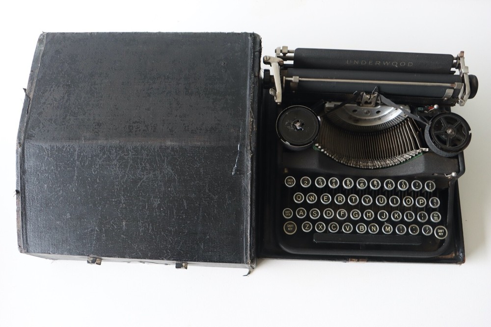 Antique Underwood Portable Typewriter - Excellent Working Condition!