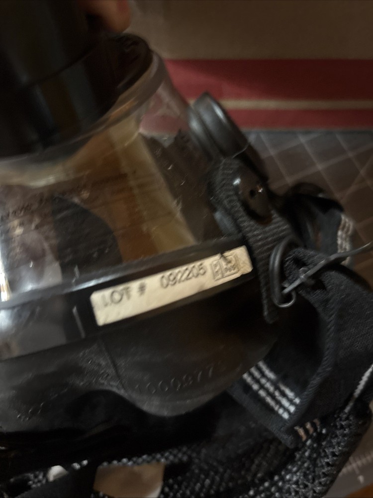 Very Nice Scott Gas Mask with Bag 10009779