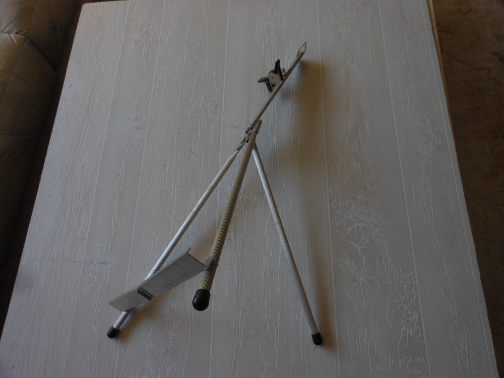 Tabletop easel for painting