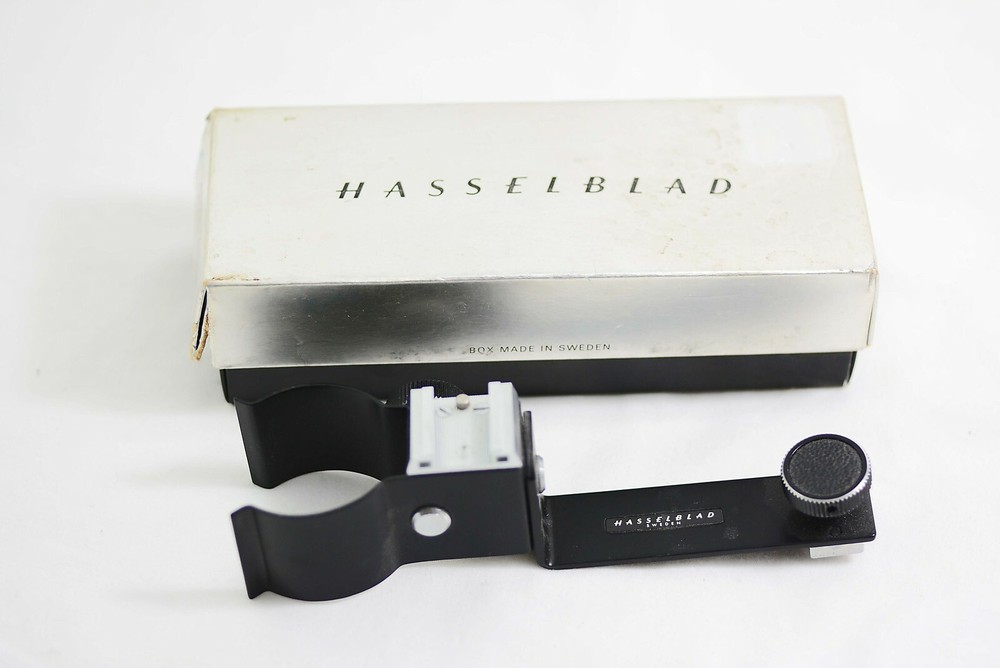 HASSELBLAD CAMERA 45039 ADJUSTABLE FLASH HOLDER (MINT)