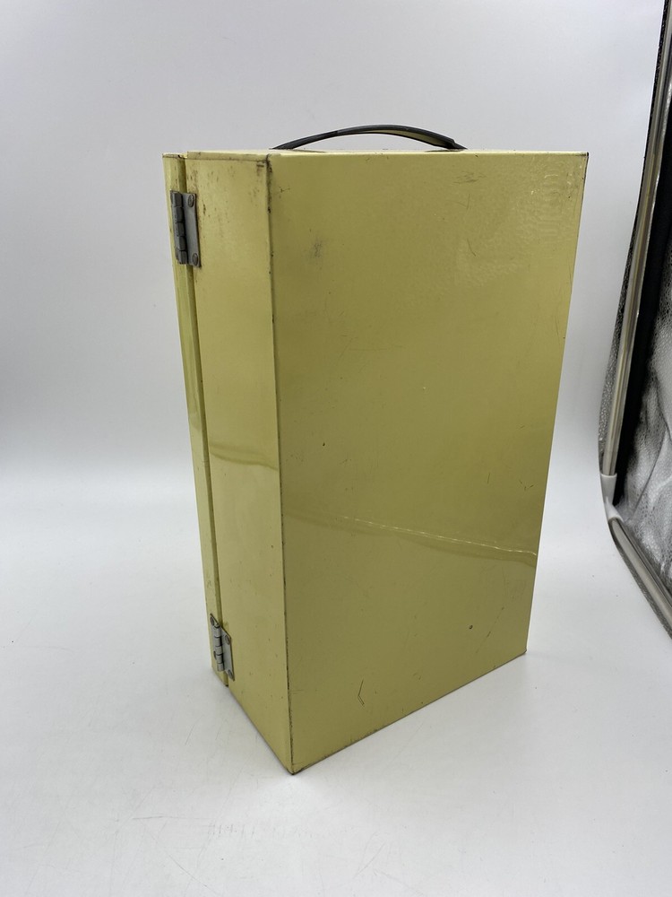 Vintage 1972 Gilbert Microcraft Microscope W/ Metal Case M8349