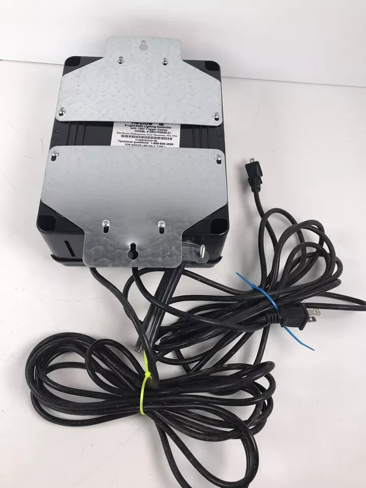 Titan Controls Helios 12 (240 Volt) 8-Light Controller with Dual Trigger Cords